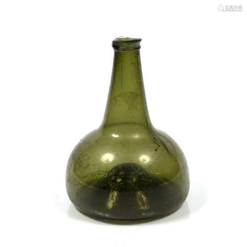 Green glass wine bottle 18th Century, 20cm