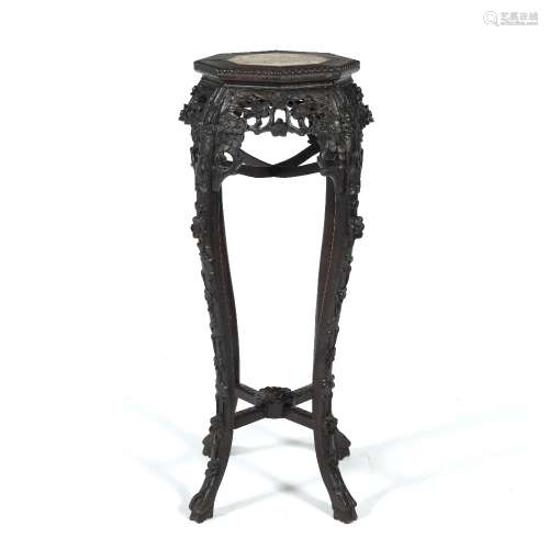 Chinese hardwood urn stand circa 1900, with inset marble top, 91cm high