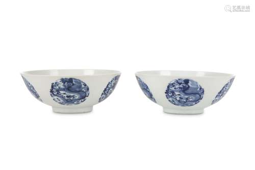 A PAIR OF CHINESE BLUE AND WHITE 'DRAGON' BOWLS. Qing Dynasty, 19th Century. Each with a flared body