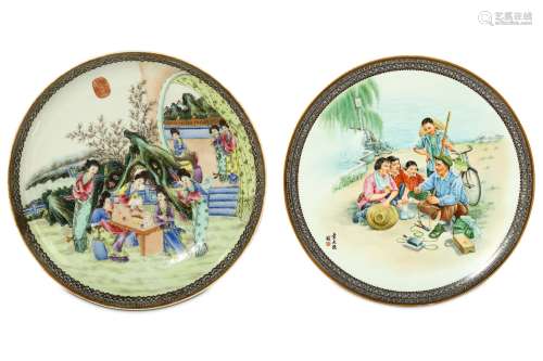 A CHINESE FAMILLE ROSE DISH. Attributed to Zhang Wenchao. Painted with an electrician instructing
