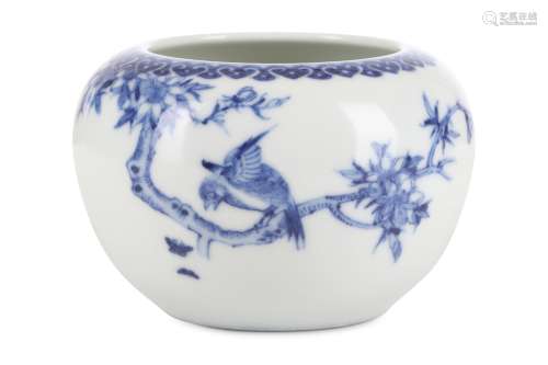 A CHINESE BLUE AND WHITE WATER POT, PINGGUO ZUN. 20th Century.  With an ovoid slightly tapered