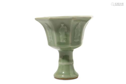 A CELADON-GLAZED STEM BOWL. The bowl of octagonal-section with an everted rim, each of the faces