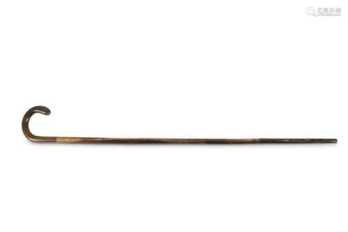 A SECTIONAL RHINOCEROS HORN WALKING STICK.  Circa 1900. 88cm long. 犀角拐杖