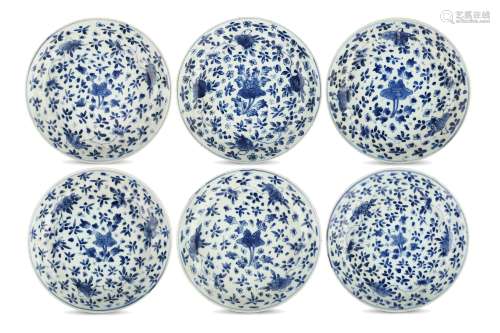 A SET OF SIX CHINESE BLUE AND WHITE DISHES. Qing Dynasty, Kangxi period. Each freely painted with