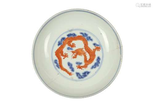 A CHINESE BLUE AND WHITE AND OVERGLAZE RED 'DRAGON' DISH.  Decorated to the centre with a iron-red