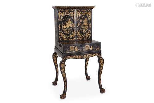 A CHINESE GILT-DECORATED BLACK LACQUER DRESSING TABLE. 19th Century. Painted with dragons and