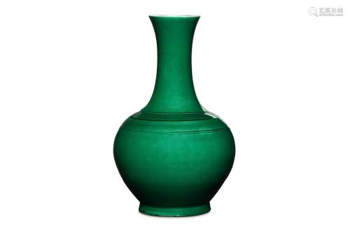 A CHINESE GREEN-GLAZED BOTTLE VASE. Qing Dynasty, Guangxu period. The globular body rising from a