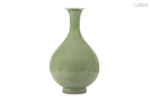 A CHINESE CELADON BOTTLE VASE. 17th Century. The pear-shaped body with a narrow neck rising to a