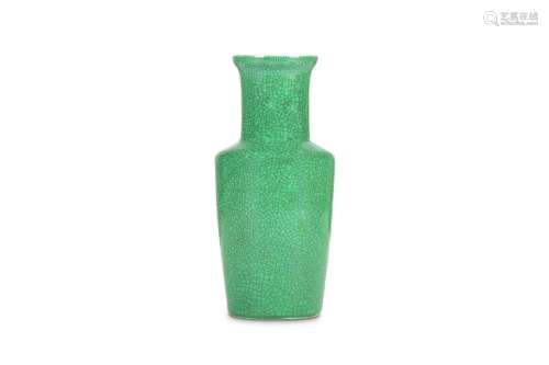 A CHINESE GREEN CRACKLED-GLAZE VASE. Qing Dynasty. With a tapered cylindrical body and a straight