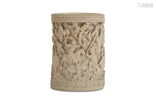A CHINESE IVORY BRUSH POT, BITONG. Late Qing Dynasty. Carved with a continuous scene of a duel