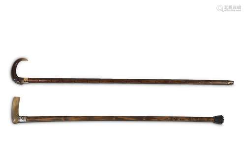 TWO CANES WITH RHINOCEROS HORN HANDLES.  Circa 1900. 84-90cm long. (2) 約一九零零   鑲犀角把手拐杖