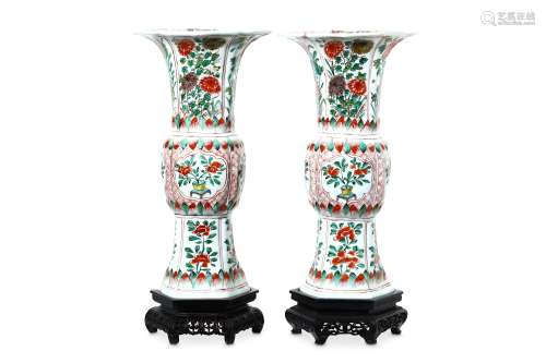 A PAIR OF CHINESE FAMILLE VERTE VASES, GU. Qing Dynasty, Kangxi period. Each with a moulded body