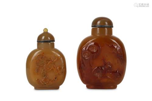 TWO CHINESE AGATE SNUFF BOTTLES. Qing Dynasty. Each of flattened ovoid form, one carved with a