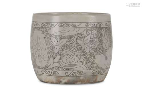 A CHINESE CIZHOU 'MANDARIN DUCK' SGRAFFITO JAR. Yuan Dynasty. The cylindrical rounded body incised