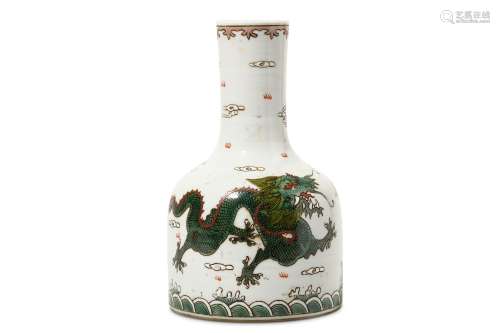 A CHINESE FAMILLE VERTE ‘DRAGON’ VASE. Of mallet-form, the body decorated with two confronting