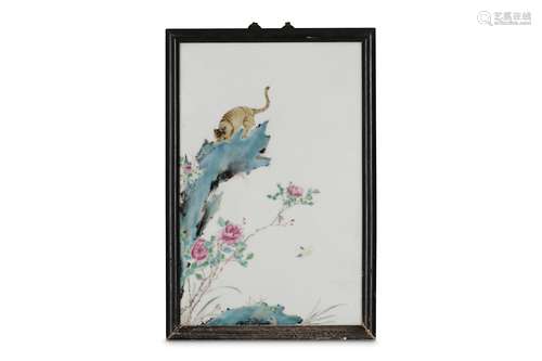 A CHINESE FAMILLE ROSE PLAQUE. Late Qing Dynasty. With a cat crouching on top of a rockery near a