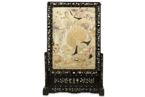 A CHINESE EMBROIDERED 'HUNDRED BIRDS' TABLE SCREEN. Qing Dynasty, 19th Century. Embroidered with