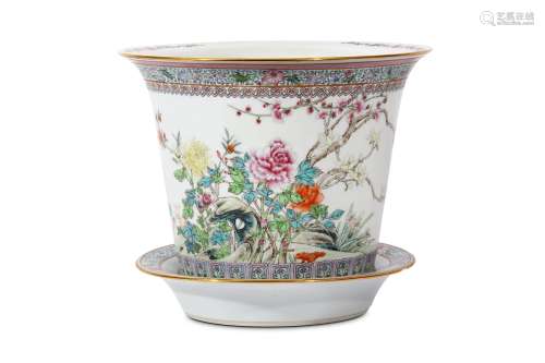 A CHINESE FAMILLE ROSE JARDINIERE AND STAND. 20th Century. 21cm H, 27cm diameter, the stand 25cm