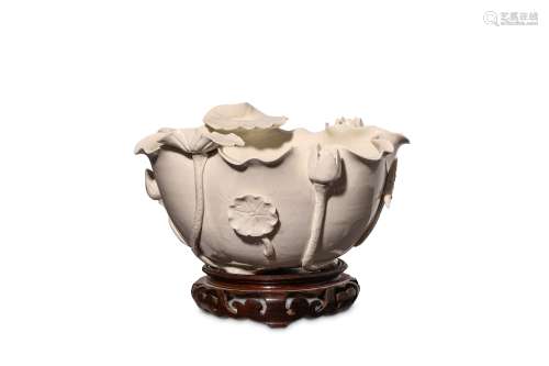 A CHINESE WHITE GLAZED 'LOTUS' WASHER. Qing Dynasty. The body with deeply rounded sides modelled
