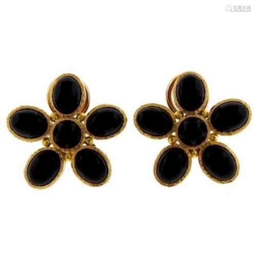 Elizabeth Locke Onyx 18k Gold Flower Earrings