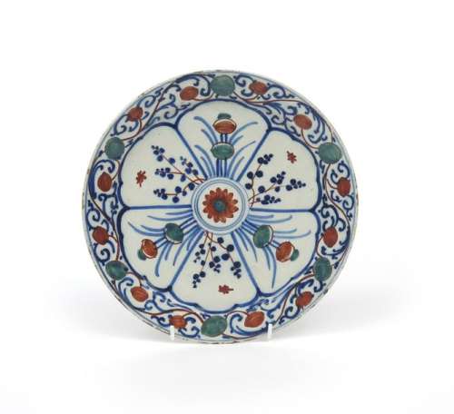 An early London delftware plate c.1715 25, painted...;
