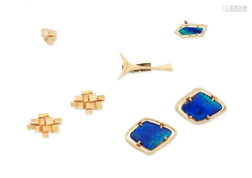 (5) An opal doublet cufflink and tie pin suite, a textured cufflink and tie pin suite and an additional tie clip, by Ed Wiener