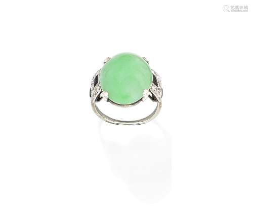A jade and onyx cabochon ring