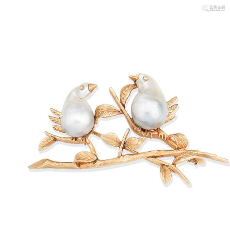A cultured pearl novelty brooch