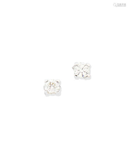 A pair of diamond earstuds