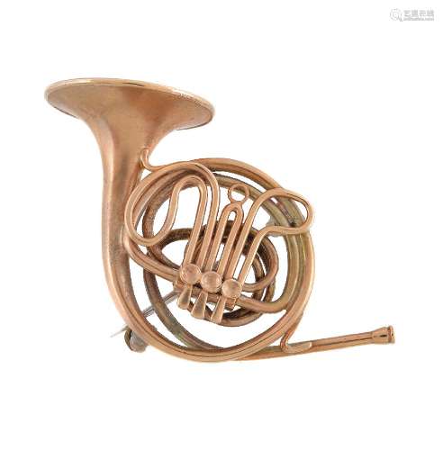 A 9 carat gold French horn brooch