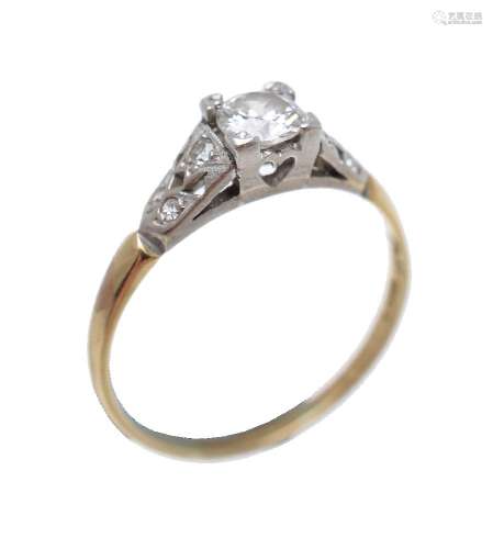 A diamond single stone ring