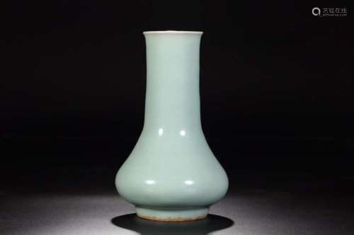 A LONGQUAN WEAR BOTTLE VASE