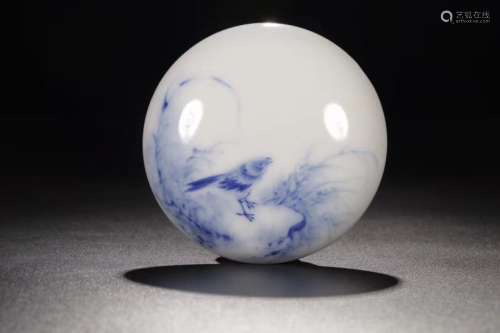 A BLUE AND WHITE BOX AND COVER, QIANLONG MARK