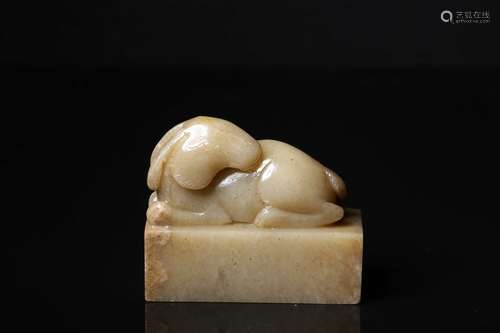 A JADE CARVING SEAL