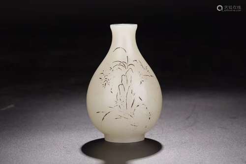 A SMALL HETIAN CARVED YUHUCHUN VASE