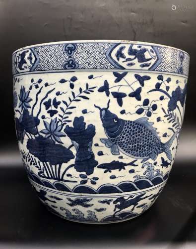 A LAREGE BLUE AND WHITE `FISH` JAR