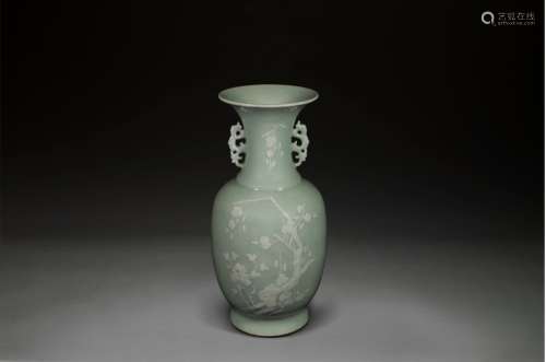 A CELADON `PEACH BLOSSOM` VASE, QIANLONG MARK