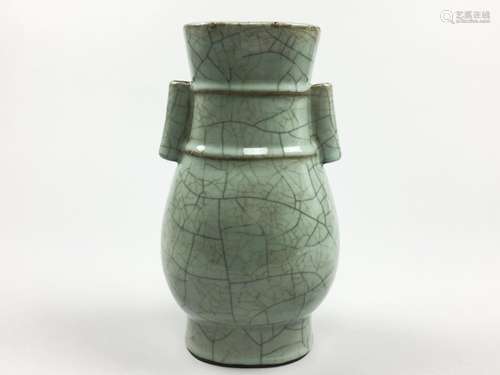 A RARE GE-TYPE LONGQUAN CELADON HU-SHAPED VASE