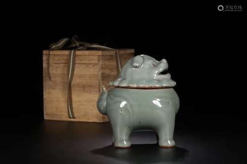 A LONGQUAN YAO LION-FORM INCENSE BURNER