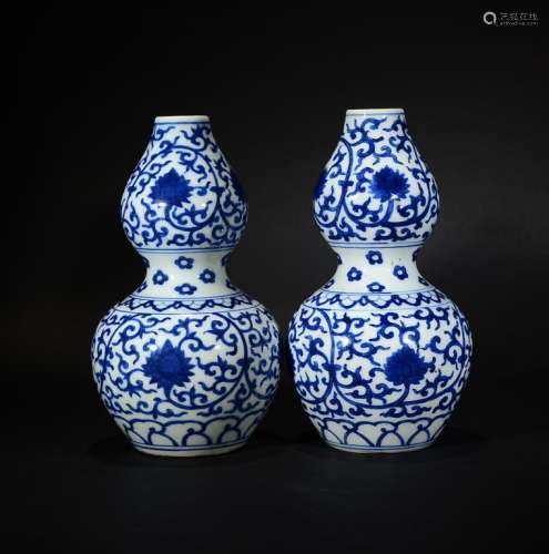 A PAIR OF BLUE AND WHITE GOURD VASES, JIAJING MARK