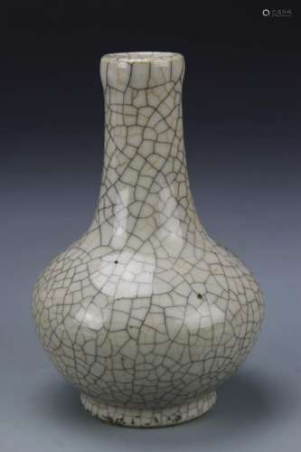 A GE YAO BOTTLE VASE