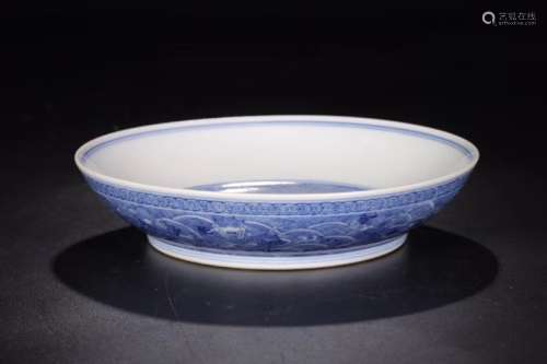 A BLUE AND WHITE 'DRAGON' PLATE