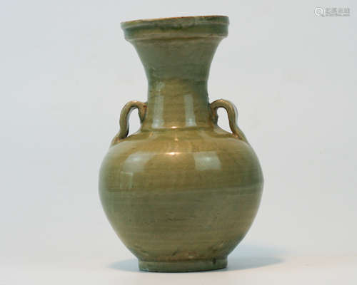 A YUEYAO CELADON VASE