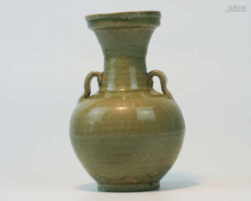 A YUEYAO CELADON VASE