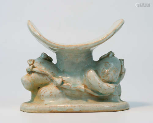 A YINGQING CELADON PILLOW