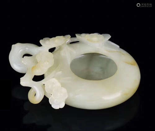 A HETIAN JADE CARVED PEN WASHER