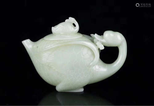 A HETIAN JADE CARVED BIRD SHAPE WATER POT