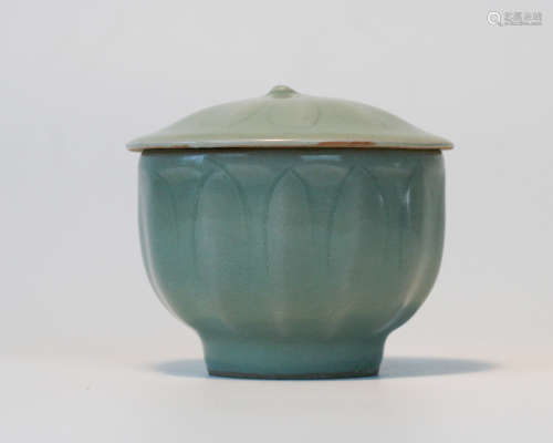 A LONGQUAN LOTUS SHAPED COVER CUP