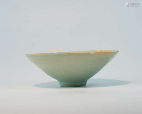 A YINGQING CELADON FLORAL-RIM BOWL