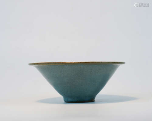 A JUNYAO HAT-SHAPED BOWL